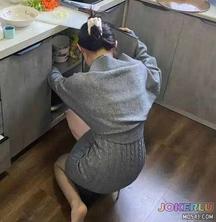  老爸不在家我溜进爸妈房间内射36岁后妈