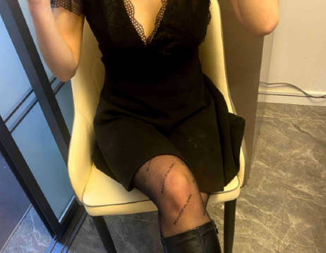  兄弟的老婆借了我钱为了抵债约操厨房口交吐了一地